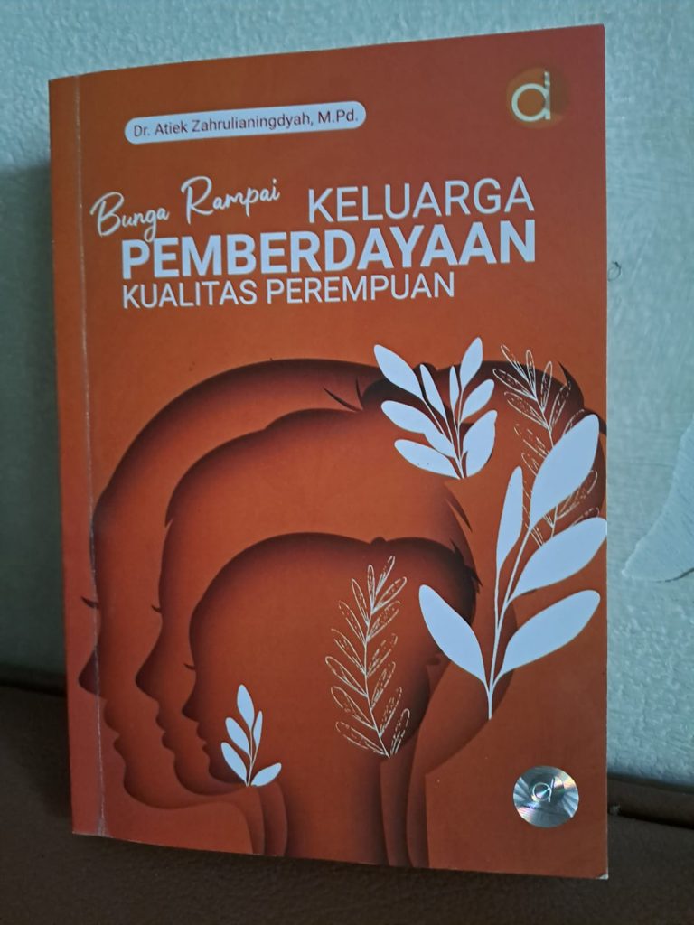 Buku Bunga Rampai Keluarga Pemberdayaan Kualitas Perempuan Dorong Penguatan Peran Perempuan dan Keluarga di Era Digital Buku Bunga Rampai Keluarga Pemberdayaan Kualitas Perempuan Dorong Penguatan Peran Perempuan dan Keluarga di Era Digital